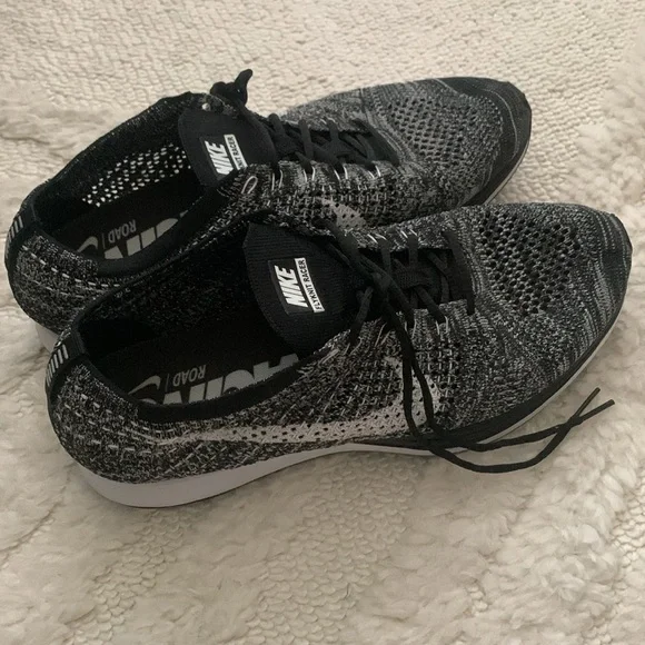 Nike Flyknit Racer Oreo 2.0 - Picture 2 of 7